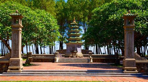 Visit Thien Mu Pagoda in Hue | Expedia