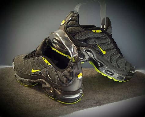 NIKE AIR MAX TN TRAINERS - BLACK/GREY/LUMINOUS LIME - SIZE UK 10 - NEW & in BOX !!! | in ...