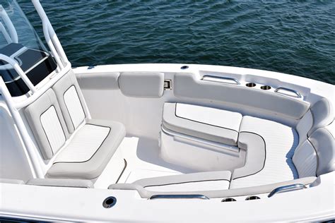 Sea Fox Commander 248 - Wickford Boat Rentals