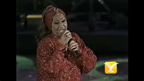 Celia Cruz - La vida es un carnaval - Festival de Viña 2000 - YouTube