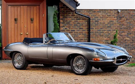 RETRO KIMMER'S BLOG: JAGUAR E-TYPE: ONE OF THE MOST BEAUTIFUL CARS OF ...