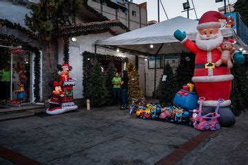 Feeling Flush, Venezuelans Are Snapping Up $100 Christmas Trees | APEX-Venezuela