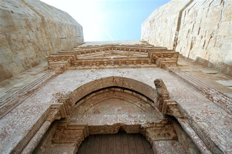 Hidden Architecture: Castel del Monte