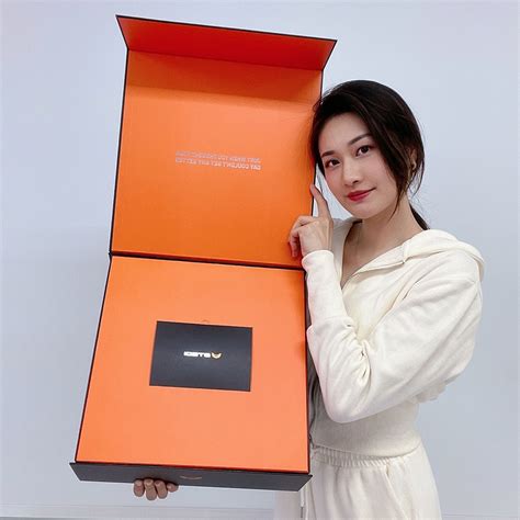 Large magnetic foldable gift box - Guangzhou Yison Printing Co.,Ltd
