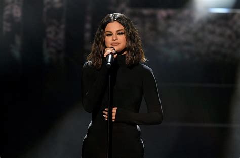 Selena Gomez Performs Live for the First Time in Two Years at the 2019 ...