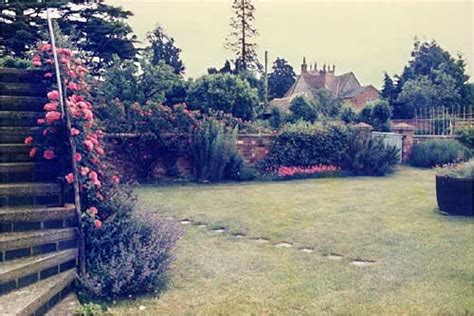 Seward House Garden | The Badsey Society