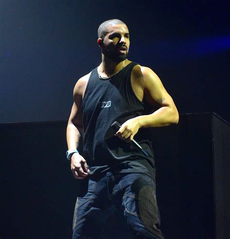 What It's Like at a Drake Concert | POPSUGAR Entertainment