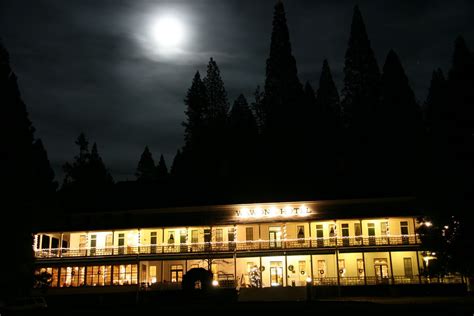 ملف:Wawona Hotel, Winter Moonlight.jpg - المعرفة