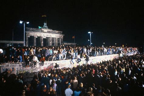 A look back at the rise and fall of the Berlin Wall Photos - ABC News