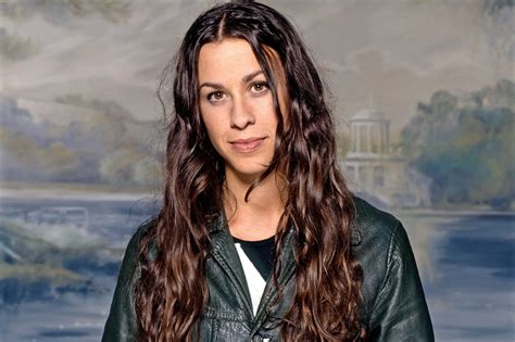 Alanis Morissette Bio, Age, Parents, Siblings, Husband, Children, Height