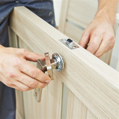 Blog - Door Handle Installation | Tips & Tricks | Ironmongery Now