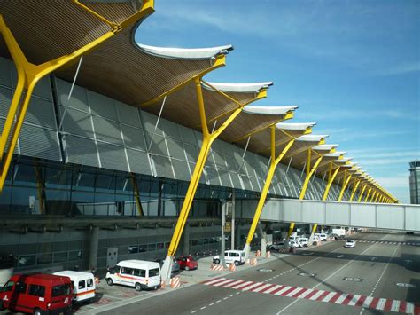 Flughafen Madrid-Barajas Terminal 4 ( Madrid , 2005) | Structurae