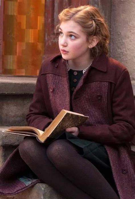 Human Poses Reference, Pose Reference Photo, Drawing People, People To Draw, Sophie Nelisse ...