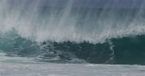 Big blue tropical ocean wave in Hawaii h... | Stock Video | Pond5