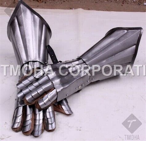 Iron Medieval Wearable Gauntlets / Gloves Armor Medieval Armor Gauntlet ...