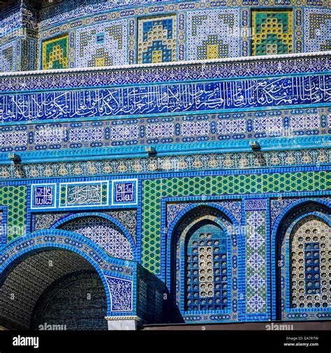 Mosaics tiled building facades hi-res stock photography and images - Alamy