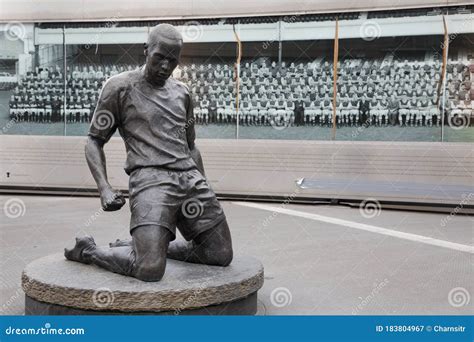 View of Thierry Henry Bronze Statue in Front of Arsenal Emirates ...