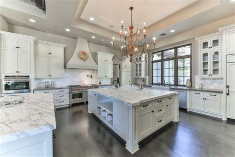 A Mansion Kitchen: A Gathering Place with Style (2022)