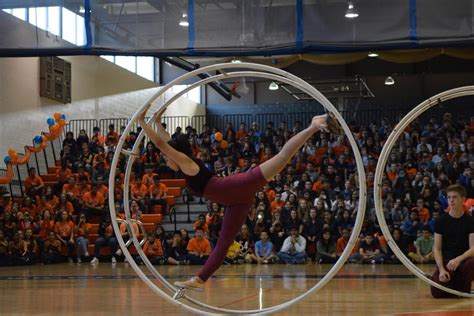 A circus performer lives her childhood passion - The Daily Illini