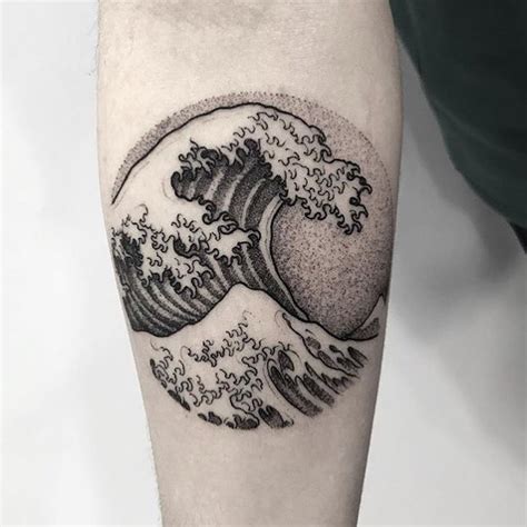 The great wave of hokusai circular tattoo - Tattoogrid.net