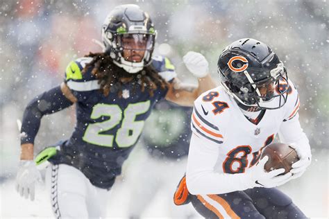 Bears Week 17 injury report: Justin Fields remains limited Thursday