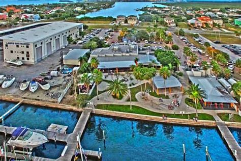 Circles Waterfront Restaurant & Bar in Apollo Beach, FL