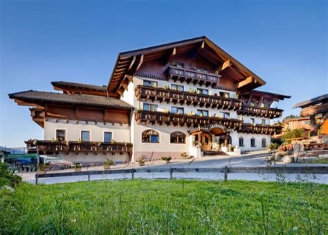 Stunning chalet-style Austrian Alps spa hotel with breathtaking views – Fully refundable ...