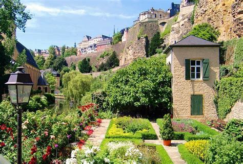 The spectacular Walls of the Corniche (le Chemin de la Corniche) in ...