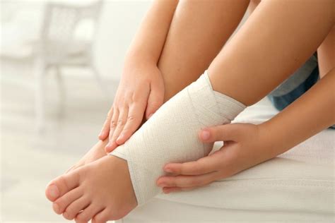 Sprained Ankle First Aid Steps: What You Should Do First | Reader's Digest