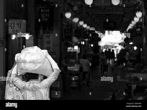 Korean traditional market Stock Photo - Alamy