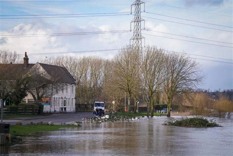 The River Trent overflowing and flooding across Nottingham - Storm Dennis aftermath in pictures ...