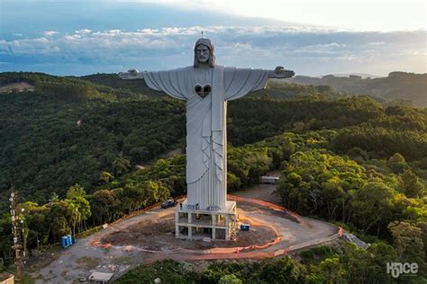 Foto : 7 Patung Yesus Tertinggi di Dunia, Ada yang dari Indonesia Halaman 3