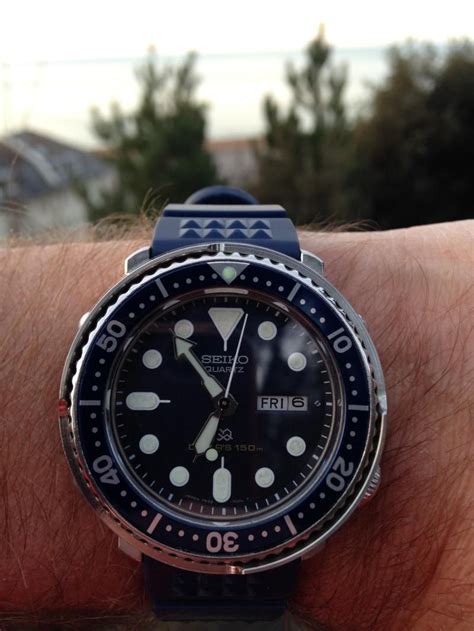 Classic Seiko Tuna Watch - A Vintage Timepiece for Men