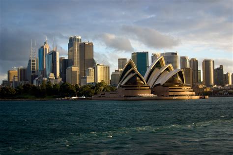 Sydney Opera House Pictures, History & Facts