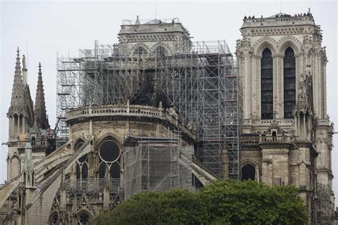 Notre-Dame de Paris : polémique sur l'incendie, de nouvelles images