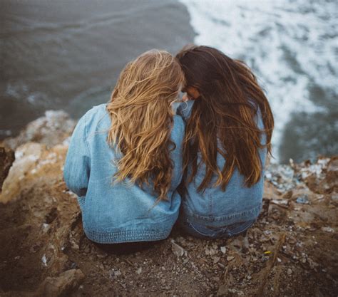 Dear Best Friend: No Matter How Deeply I Fall For Him, I’ll Always Love You First | Thought Catalog