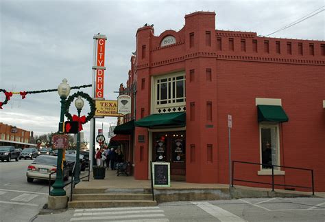 Grapevine Home Bank | This is the historic district in Grape… | Flickr