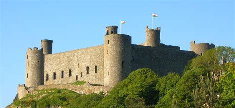 File:Harlech Castle low.jpg