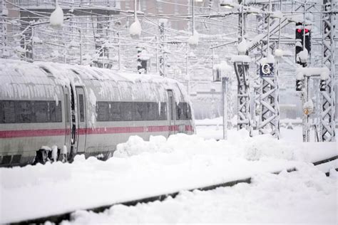 Bayern Munich's game with Union Berlin called off due to snow chaos in ...