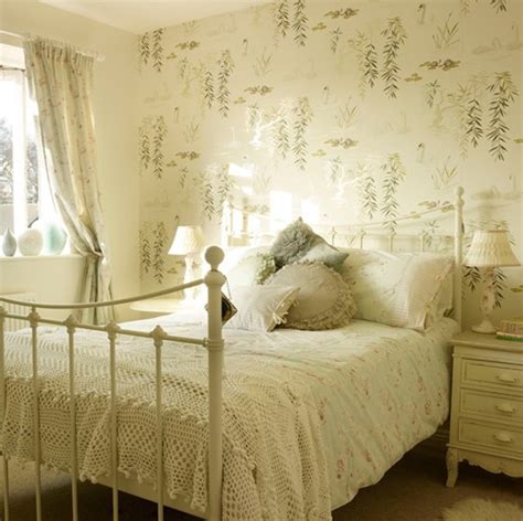 20 Floral Bedroom Ideas with Wallpaper Theme | HomeMydesign