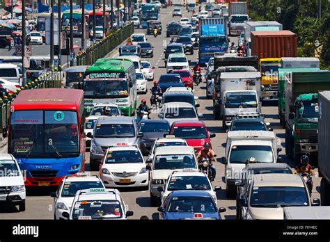 BUSES & CARS IN TRAFFIC JAM BACLARAN MANILA PHILIPPINES 05 May 2015 Stock Photo - Alamy