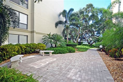 Book Bay Oaks E53 | Bay Oaks Condo Rental Siesta Key