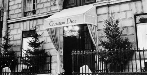 christian-dior-fashion-house-in-paris-news-photo-1584355236-1 - Harper's BAZAAR Malaysia