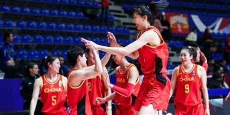 Viral | La basquetbolista china que mide 2,26 metros - 800Noticias