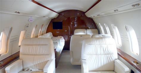 Jet Airlines: Bombardier Challenger 850 interior