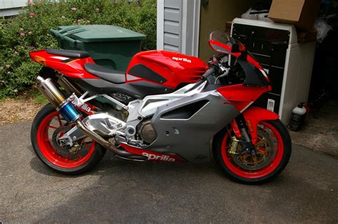 Review of Aprilia RSV Mille 1000 R Factory 2004: pictures, live photos ...