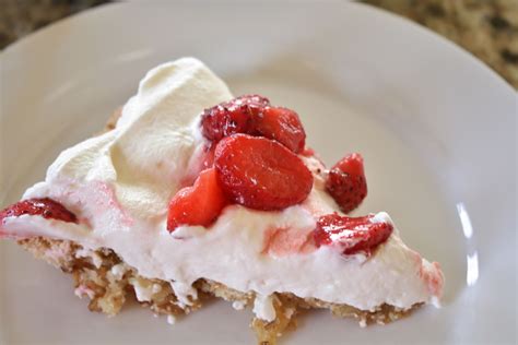 Soda Cracker Pie | Strawberries and cream recipe, Soda crackers, No cook desserts