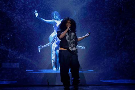 SZA Announces New Album With a Dreamy SNL Performance of 'Shirt' and ...