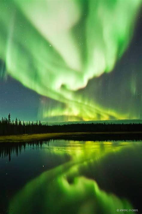 Dazzling Displays of Aurora Borealis Dance Across the Night Sky - Snow Addiction - News about ...