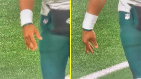 Jalen Hurts' suffers gruesome finger injury against the Giants | talkSPORT